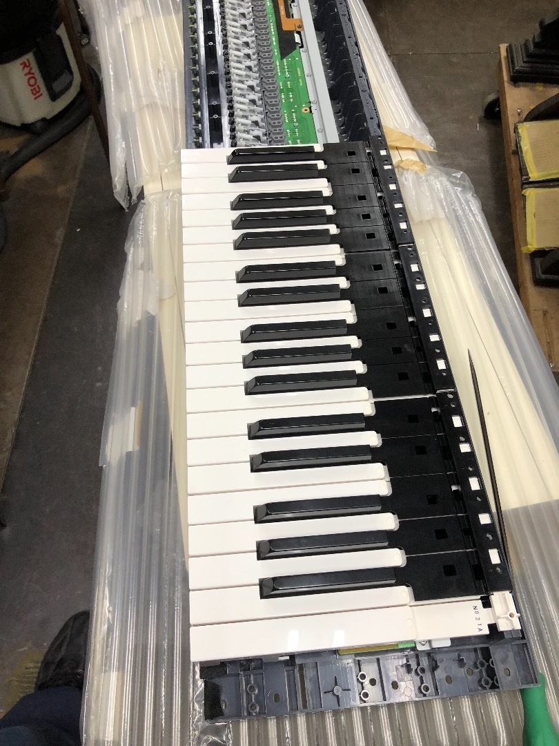 KORGコルグLP-180鍵盤中央部が動かない: 厚木のピアノ職人・VIRA JAPAN